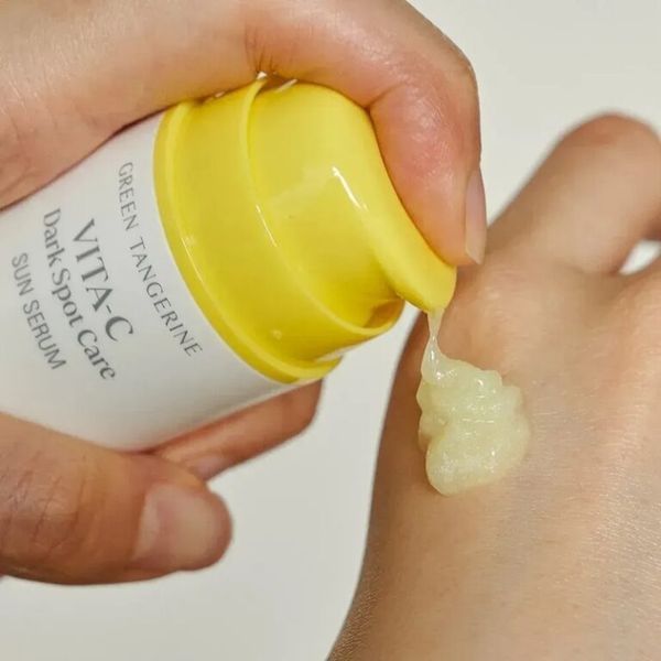 Сонцезахисна освітлювальна сироватка з вітаміном С Goodal Green Tangerine Vita C Dark Spot Care Sun Serum SPF50+ PA++++ M237596 фото