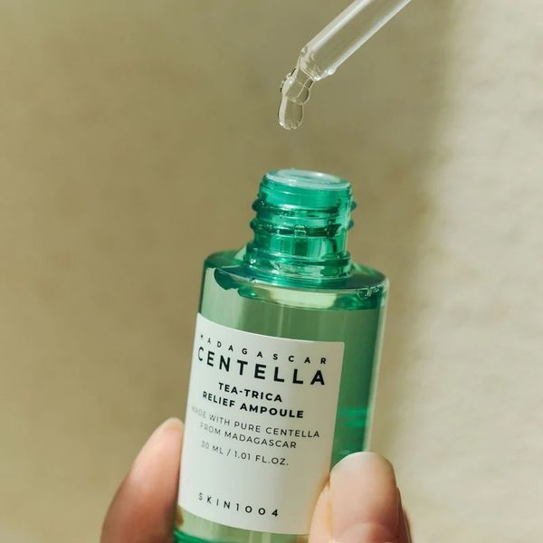 Сироватка антиакне з центелою та чайним деревом SKIN1004 Madagascar Centella Tea-Trica Relief Ampoule M237427 фото