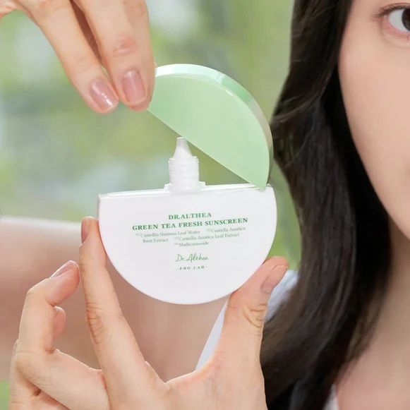 Солнцезащитный крем для чувствительной кожи Dr.Althea Green Tea Fresh Sunscreen SPF50+ PA++++ M239452 фото