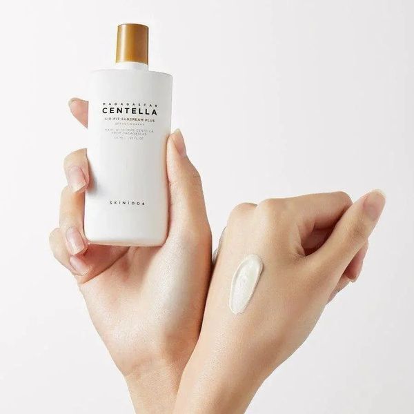 Легкий солнцезащитный крем для лица SKIN1004 Madagascar Centella Air-Fit Suncream Plus SPF 50+ PA+++ M007626 фото